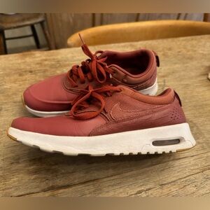 Nike Air Max Thea tennis shoe